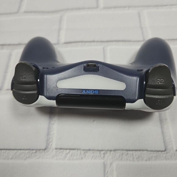 Sony DualShock 4 Wireless Controller PlayStation 4 - white – Broken or for parts - Picture 5 of 7